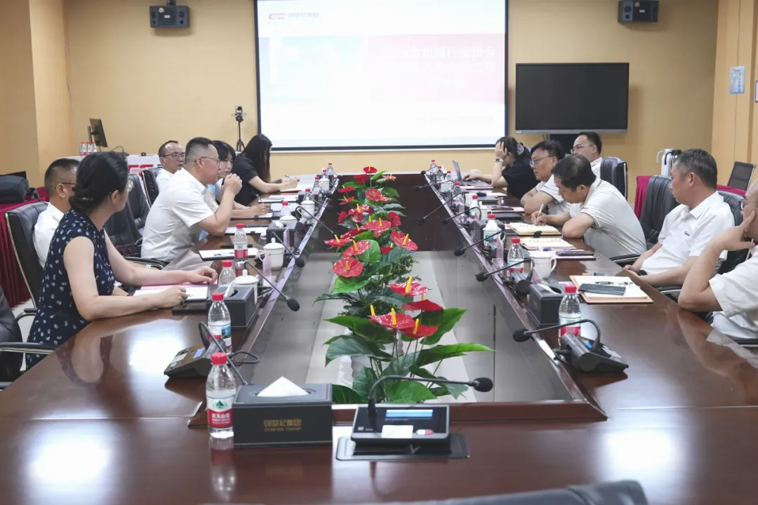 深圳市机械行业协会智能装备专委会莅临尊龙凯时交流，，，共探机床行业开展新路径